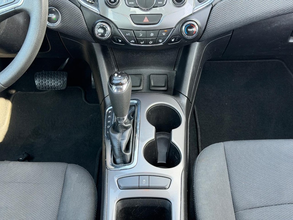 Chevrolet Cruze Vehicle Full-screen Gallery Image 12