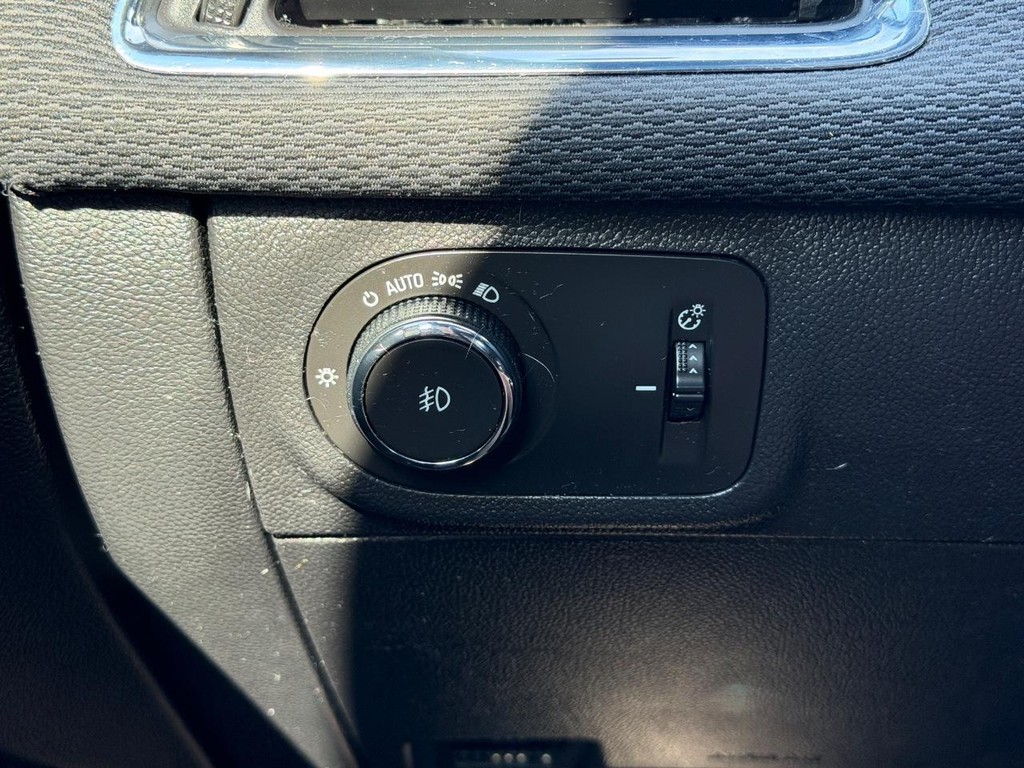 Chevrolet Cruze Vehicle Full-screen Gallery Image 14