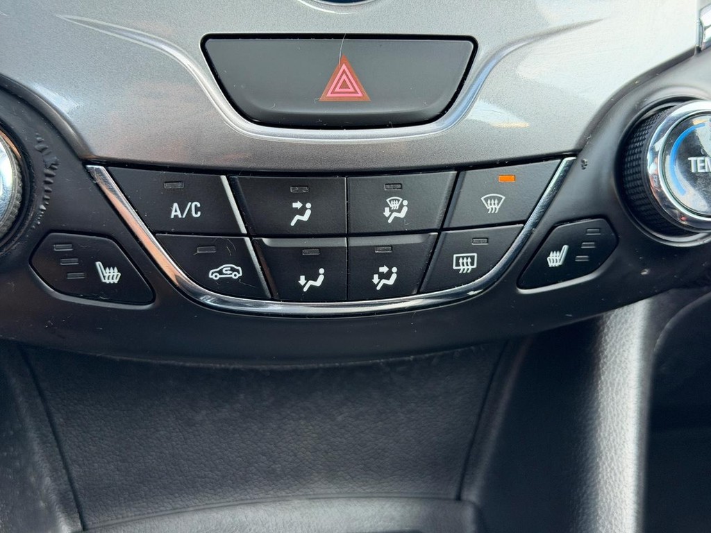 Chevrolet Cruze Vehicle Full-screen Gallery Image 19