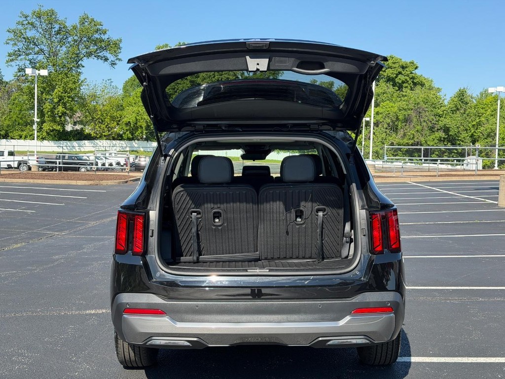Kia Sorento Vehicle Full-screen Gallery Image 04