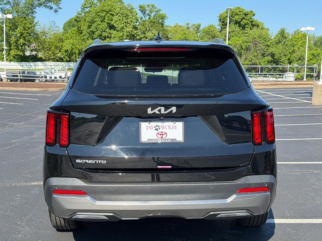 Kia Sorento Vehicle Full-screen Gallery Image 05