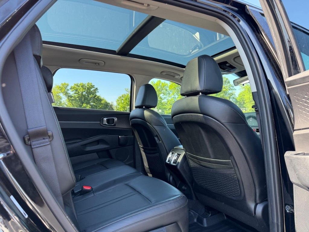 Kia Sorento Vehicle Full-screen Gallery Image 10