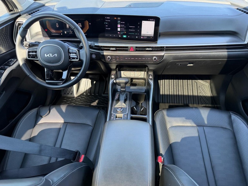 Kia Sorento Vehicle Full-screen Gallery Image 12