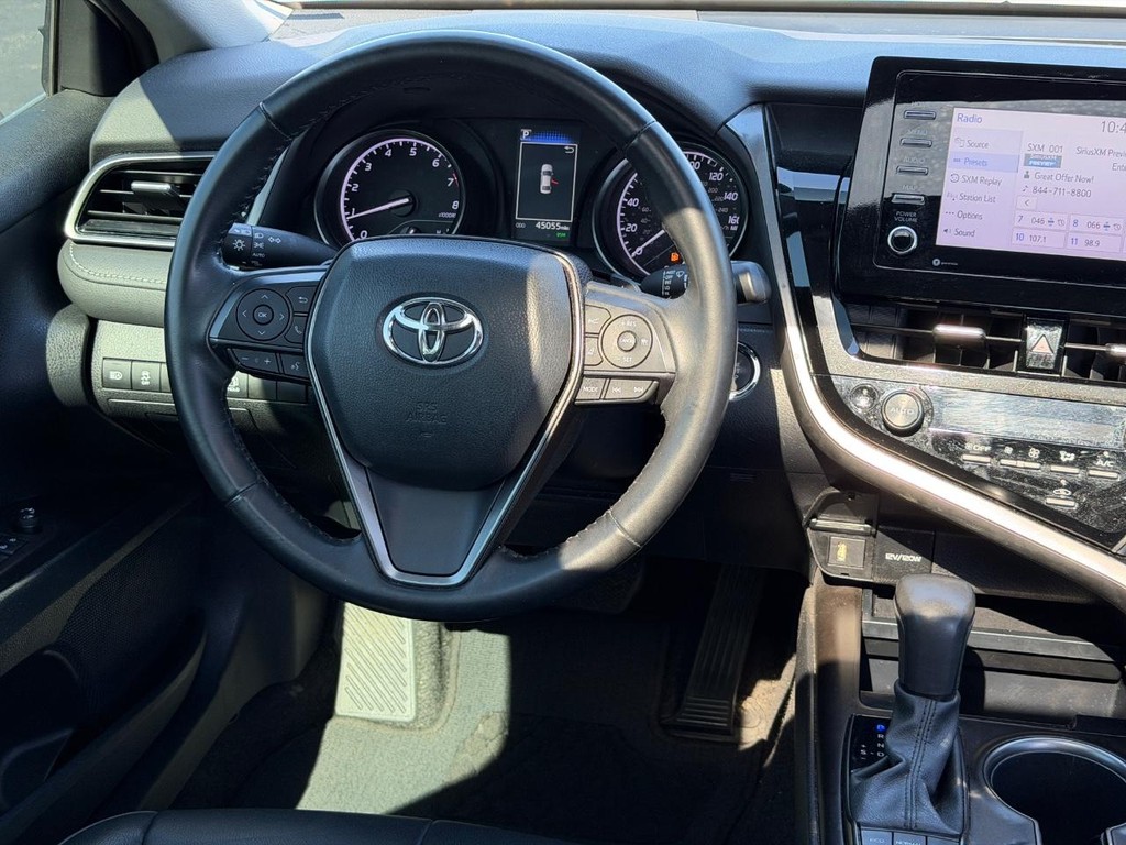 Toyota Camry Vehicle Full-screen Gallery Image 12