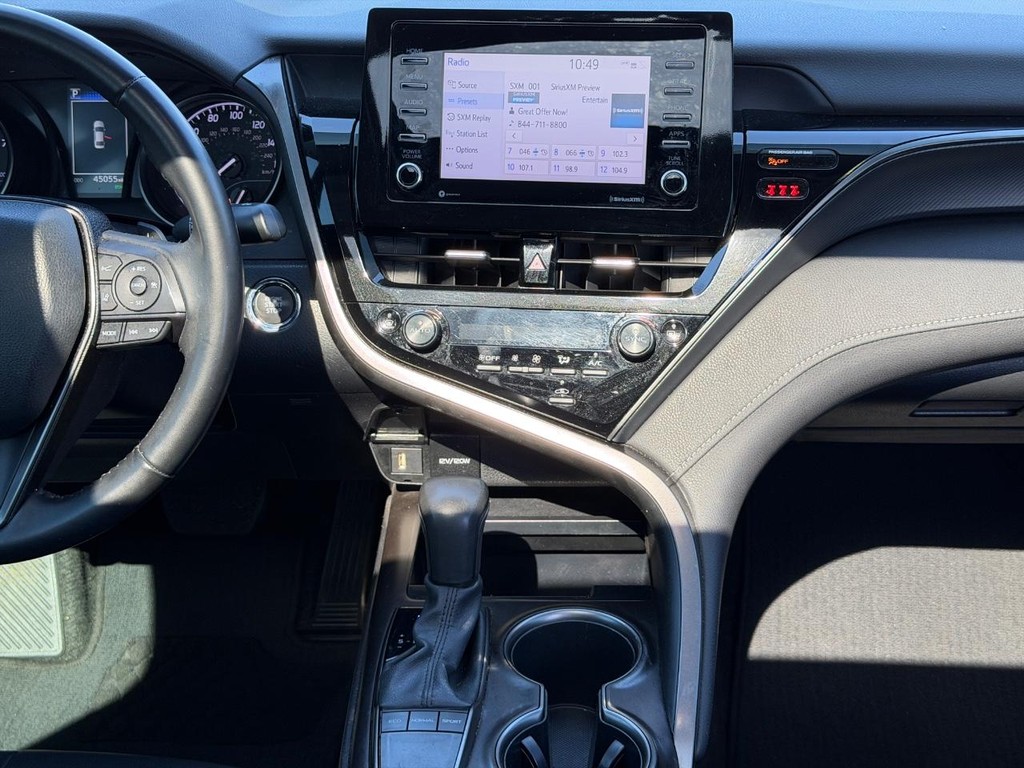 Toyota Camry Vehicle Full-screen Gallery Image 13