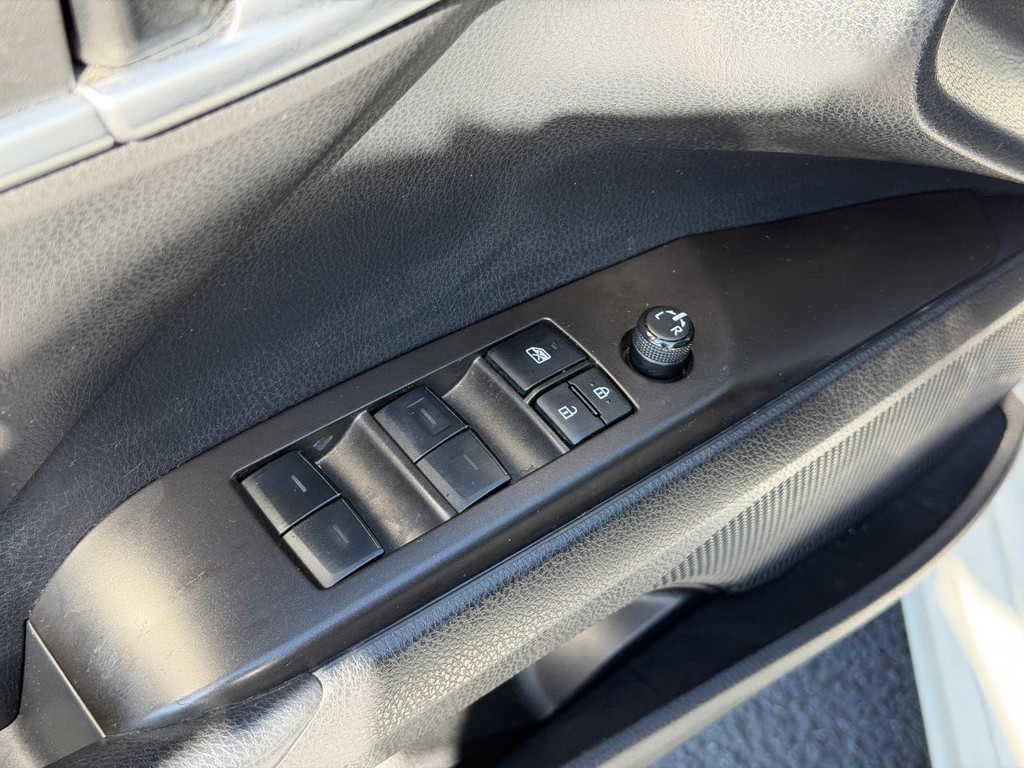 Toyota Camry Vehicle Full-screen Gallery Image 15