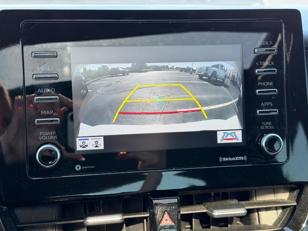 Toyota Camry Vehicle Full-screen Gallery Image 18