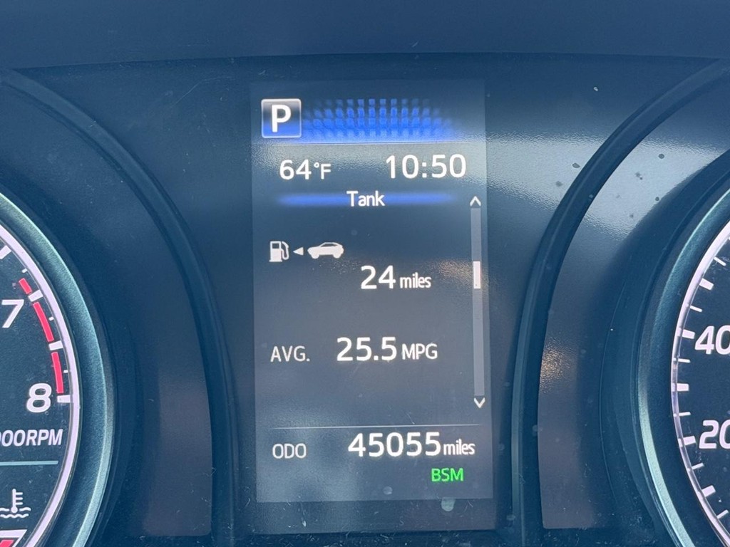 Toyota Camry Vehicle Full-screen Gallery Image 19