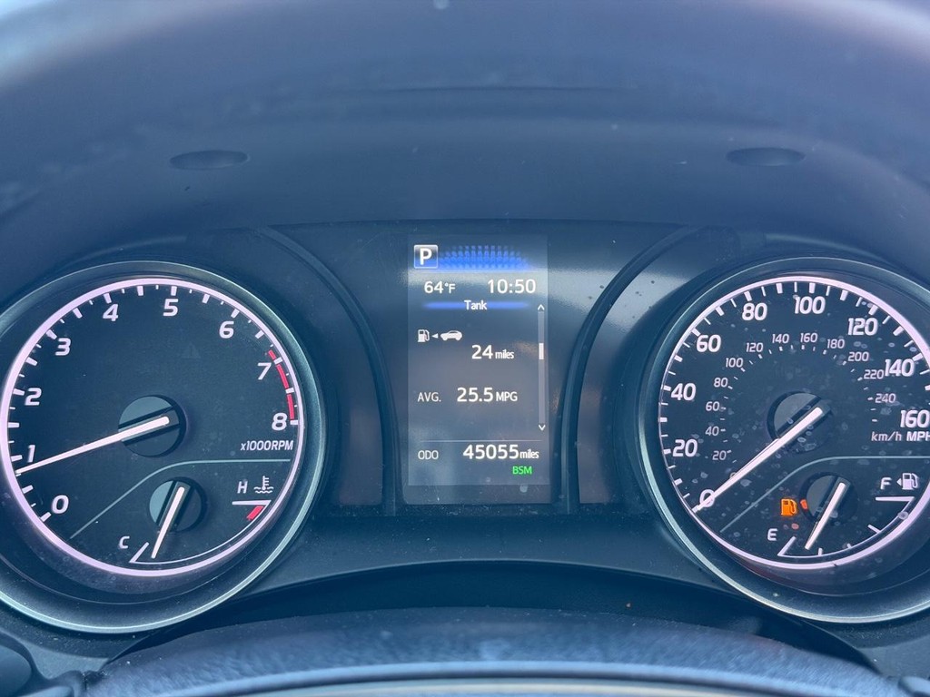 Toyota Camry Vehicle Full-screen Gallery Image 20