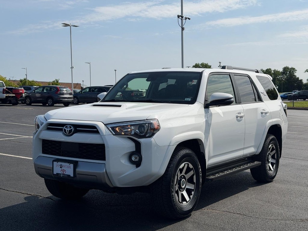 Toyota 4Runner Vehicle Full-screen Gallery Image 08