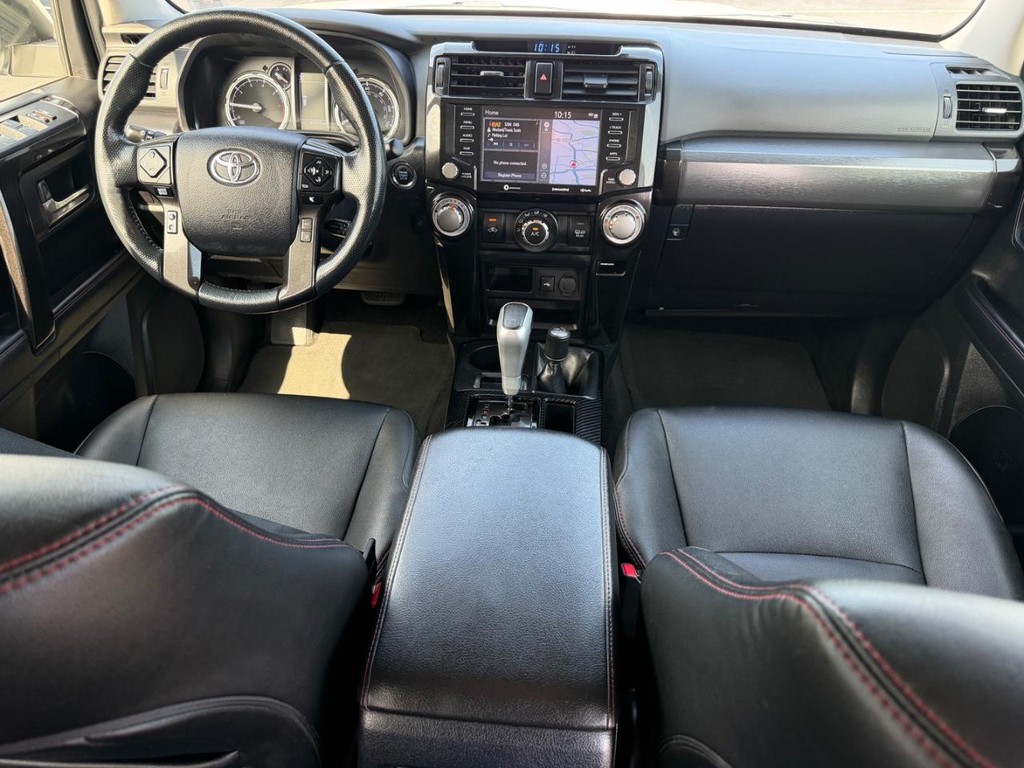 Toyota 4Runner Vehicle Full-screen Gallery Image 11