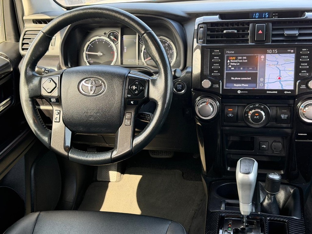 Toyota 4Runner Vehicle Full-screen Gallery Image 12