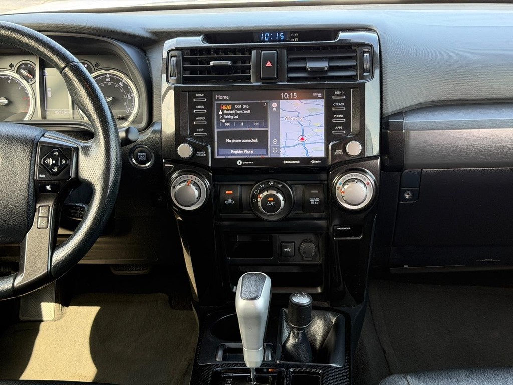 Toyota 4Runner Vehicle Full-screen Gallery Image 13