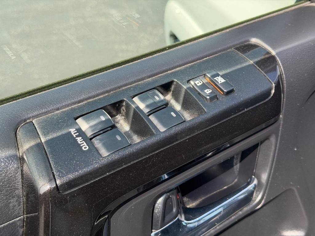 Toyota 4Runner Vehicle Full-screen Gallery Image 15