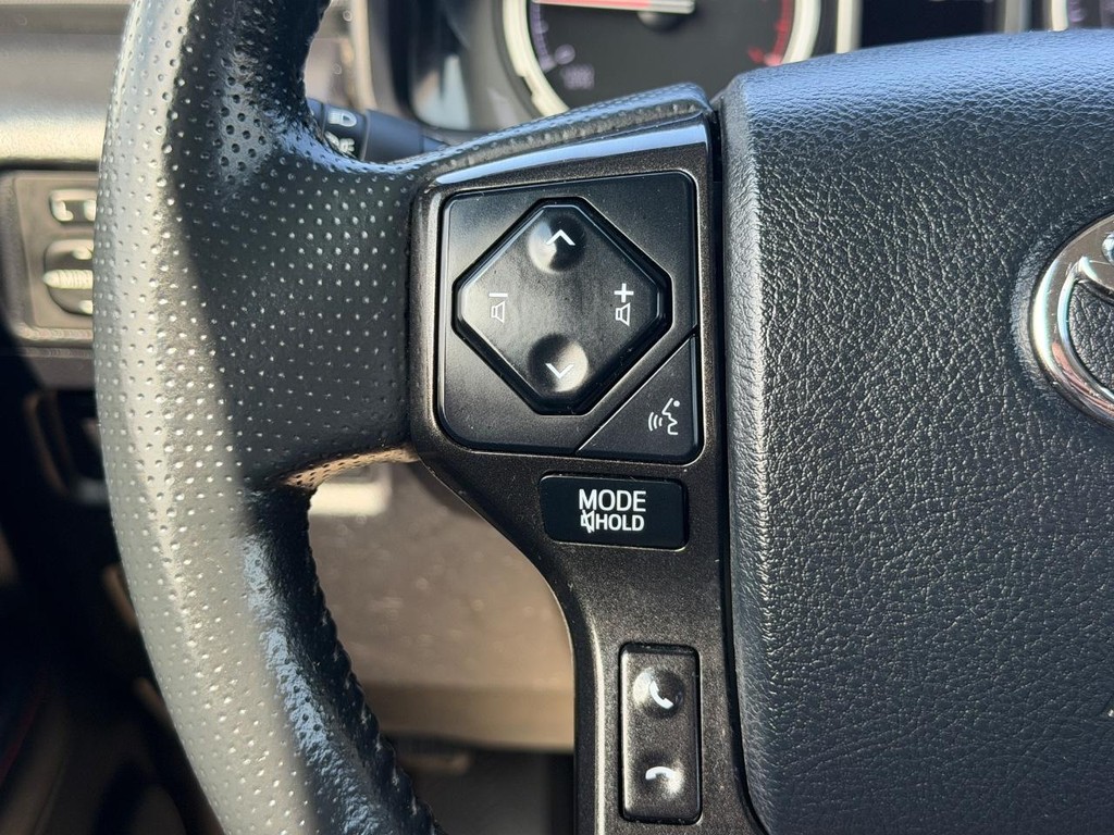 Toyota 4Runner Vehicle Full-screen Gallery Image 17