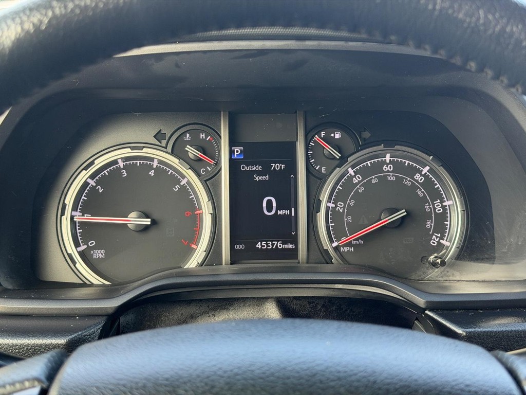 Toyota 4Runner Vehicle Full-screen Gallery Image 19