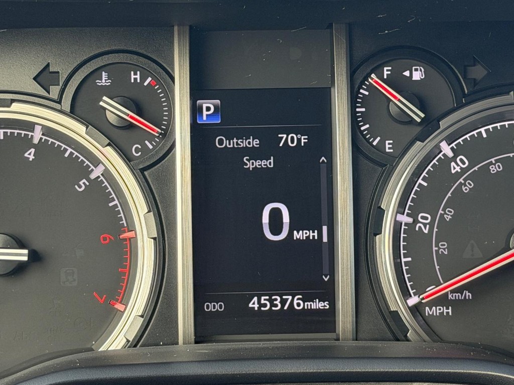 Toyota 4Runner Vehicle Full-screen Gallery Image 20