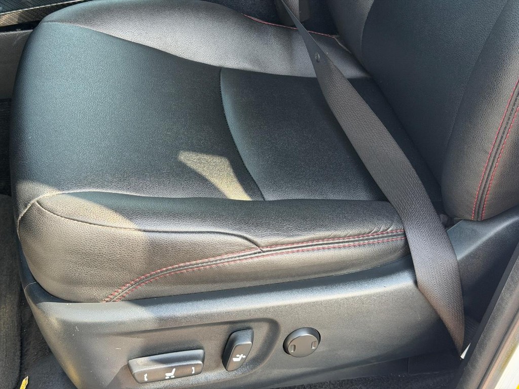 Toyota 4Runner Vehicle Full-screen Gallery Image 23