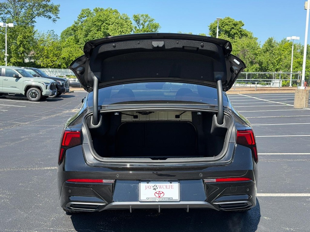 Kia K5 Vehicle Full-screen Gallery Image 04
