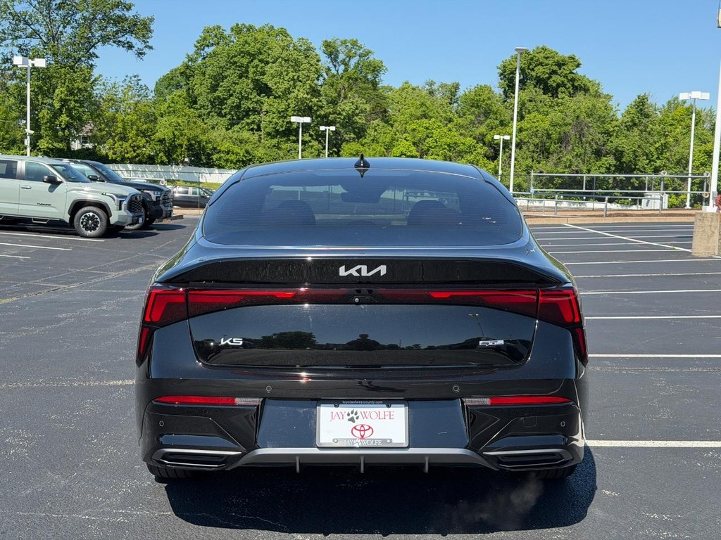 Kia K5 Vehicle Full-screen Gallery Image 05
