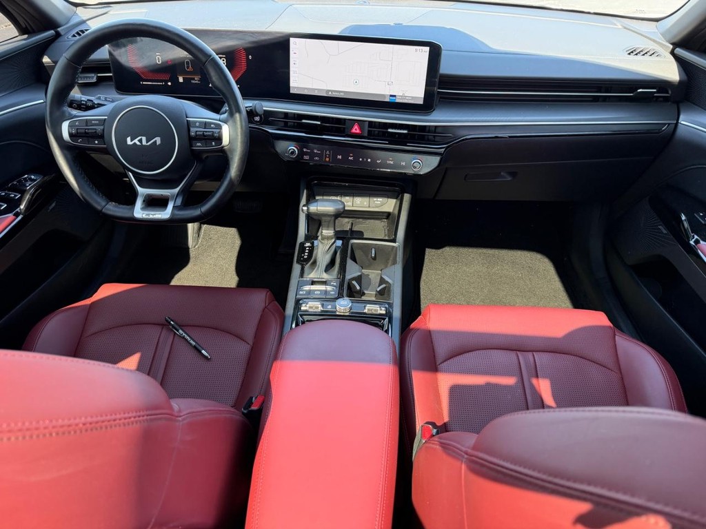 Kia K5 Vehicle Full-screen Gallery Image 11