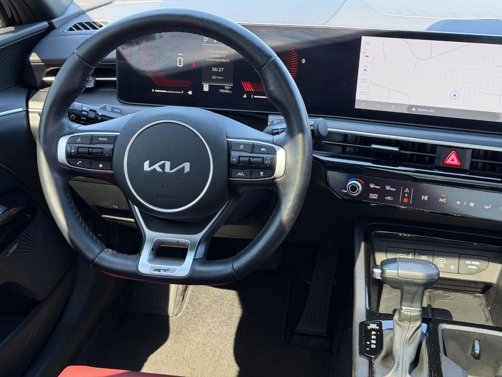 Kia K5 Vehicle Full-screen Gallery Image 12