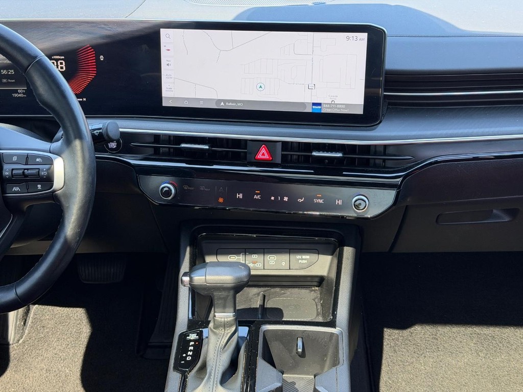 Kia K5 Vehicle Full-screen Gallery Image 13