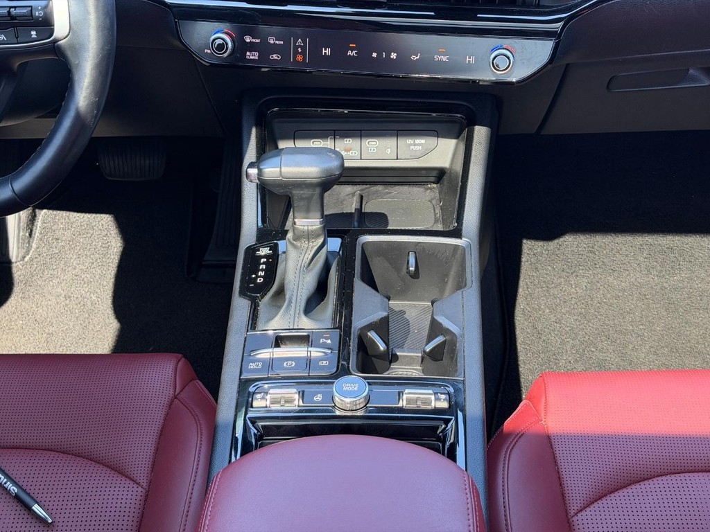 Kia K5 Vehicle Full-screen Gallery Image 14