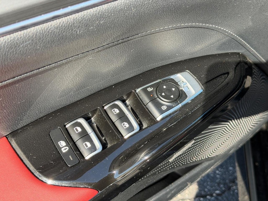 Kia K5 Vehicle Full-screen Gallery Image 15