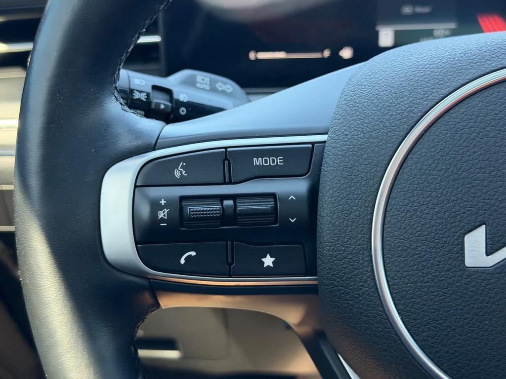 Kia K5 Vehicle Full-screen Gallery Image 16