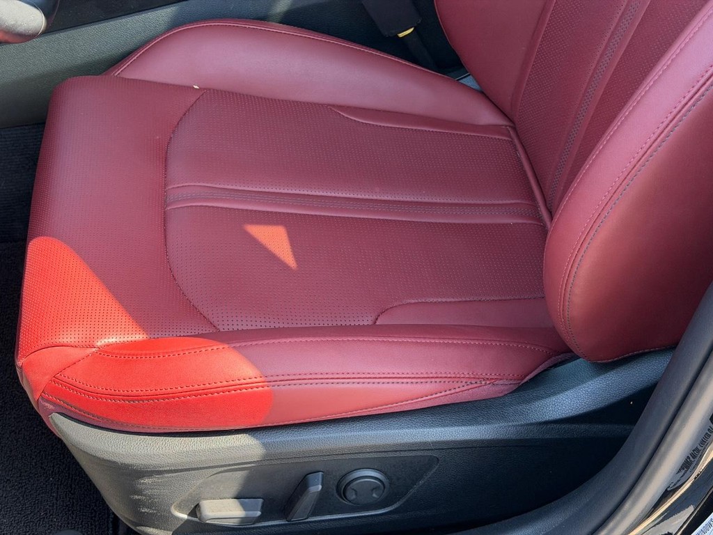 Kia K5 Vehicle Full-screen Gallery Image 22