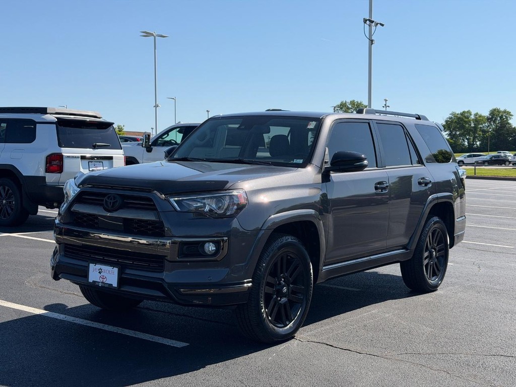 Toyota 4Runner Vehicle Full-screen Gallery Image 08