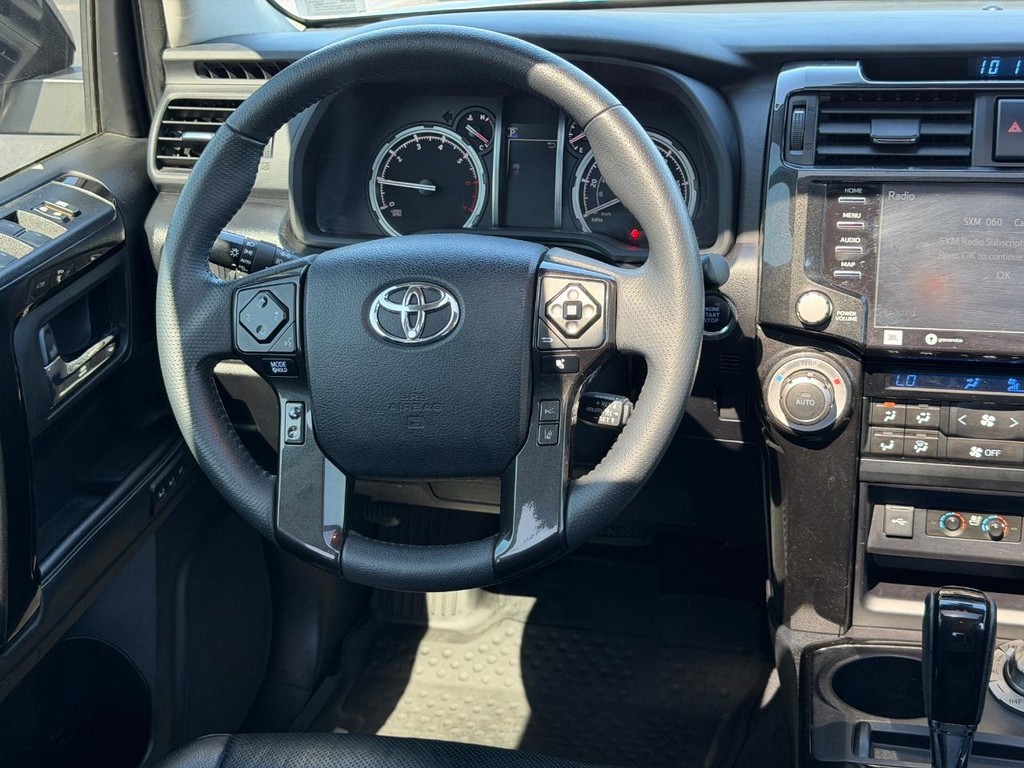 Toyota 4Runner Vehicle Full-screen Gallery Image 12