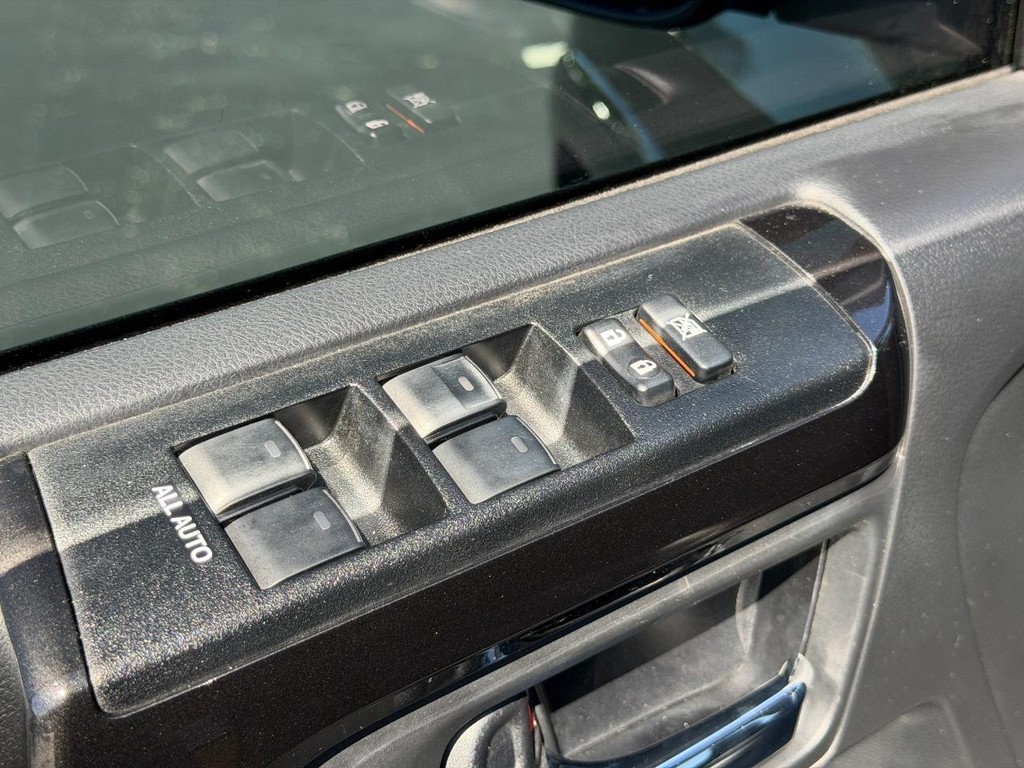 Toyota 4Runner Vehicle Full-screen Gallery Image 15