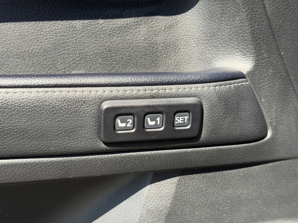 Toyota 4Runner Vehicle Full-screen Gallery Image 16