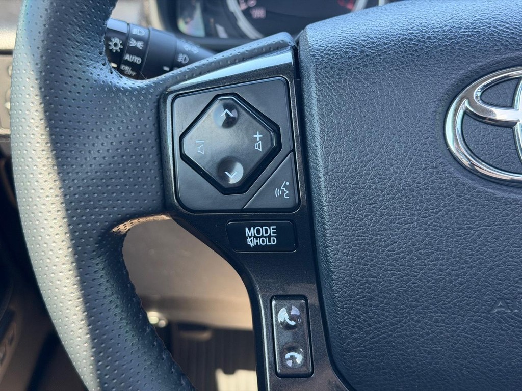 Toyota 4Runner Vehicle Full-screen Gallery Image 18