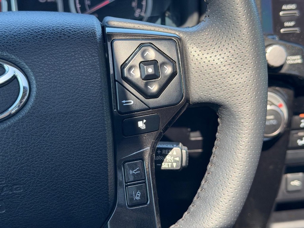 Toyota 4Runner Vehicle Full-screen Gallery Image 19