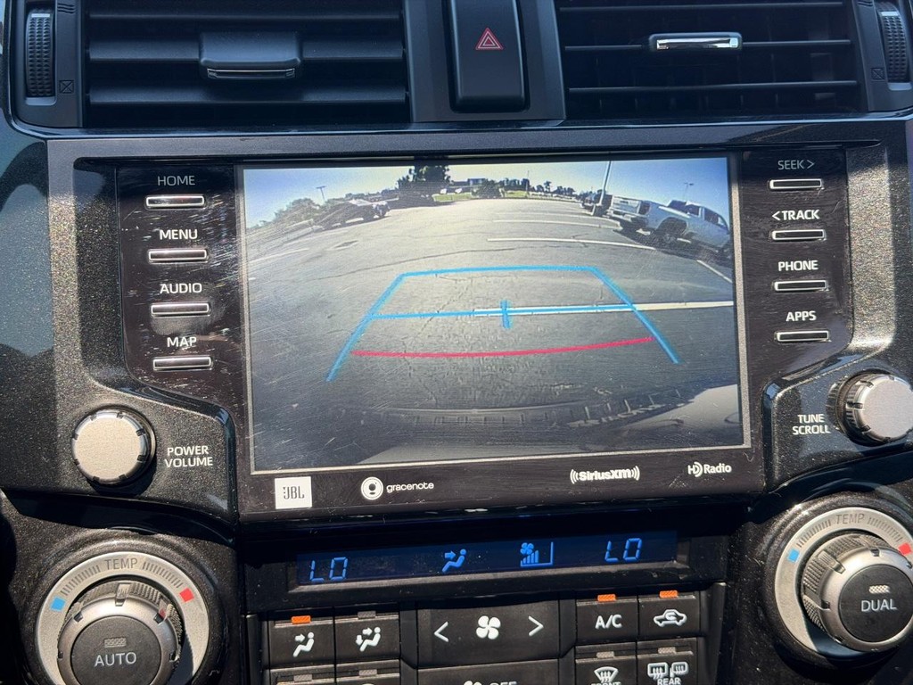 Toyota 4Runner Vehicle Full-screen Gallery Image 22