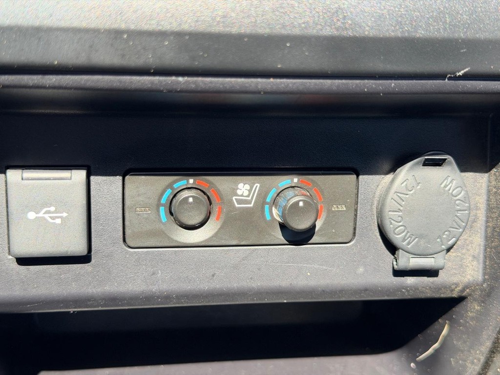 Toyota 4Runner Vehicle Full-screen Gallery Image 23