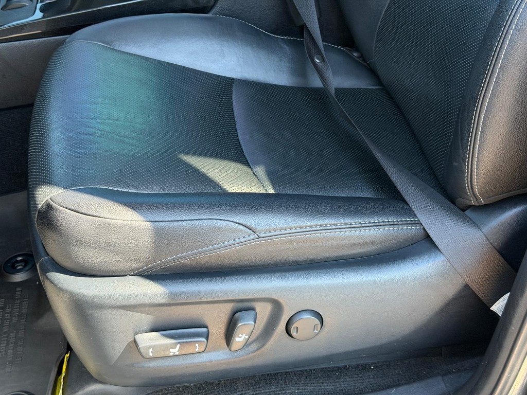 Toyota 4Runner Vehicle Full-screen Gallery Image 24