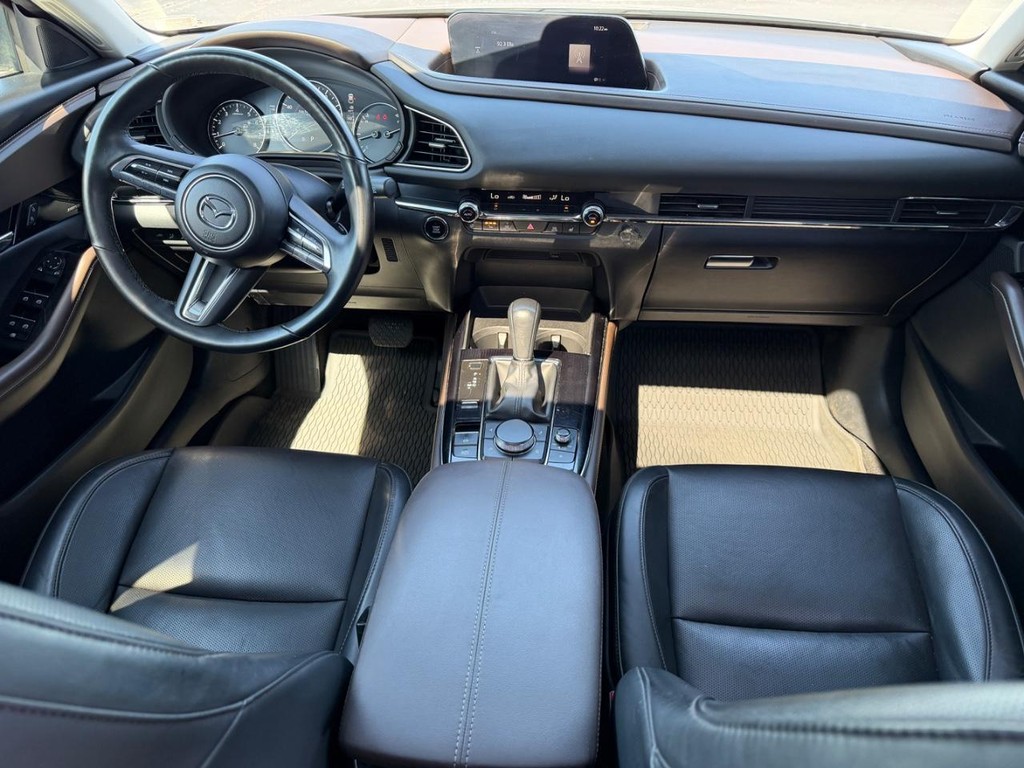 Mazda CX-30 Vehicle Full-screen Gallery Image 08