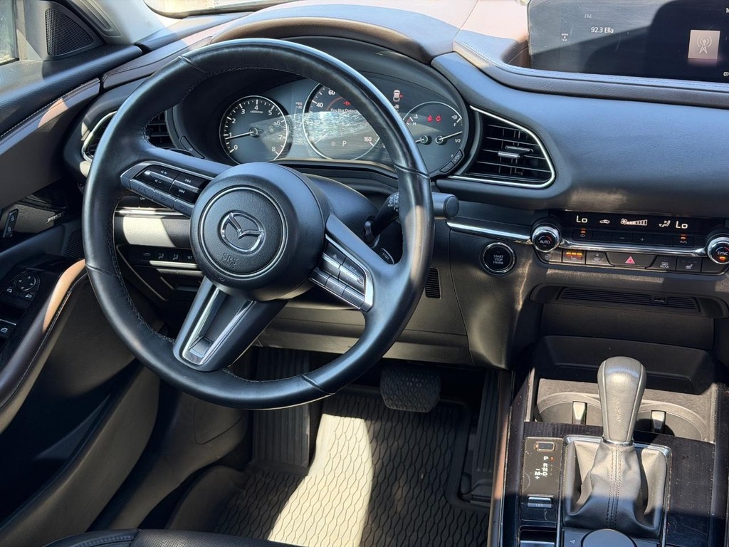 Mazda CX-30 Vehicle Full-screen Gallery Image 09
