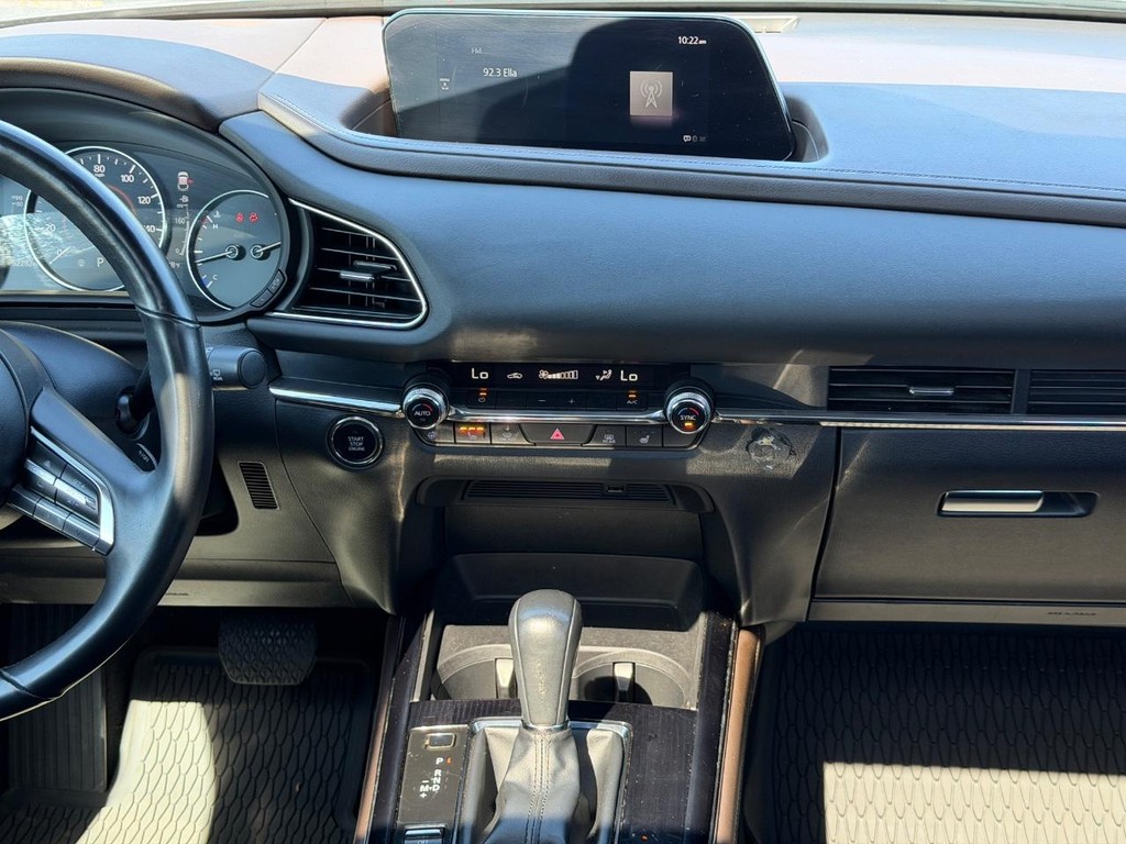 Mazda CX-30 Vehicle Full-screen Gallery Image 10
