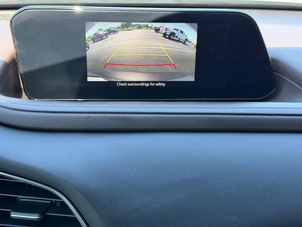 Mazda CX-30 Vehicle Full-screen Gallery Image 18