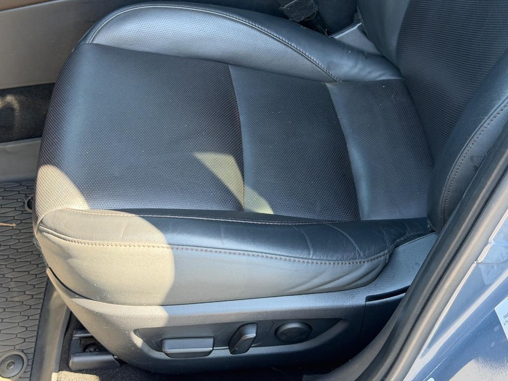 Mazda CX-30 Vehicle Full-screen Gallery Image 20