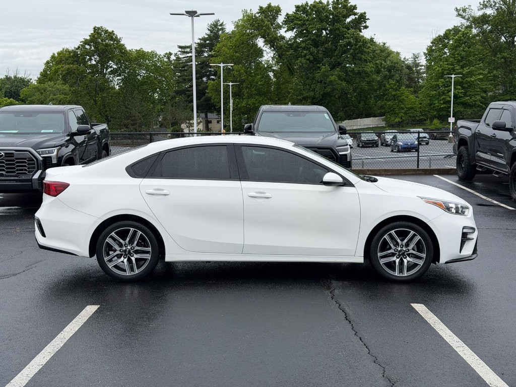 Kia Forte Vehicle Full-screen Gallery Image 02