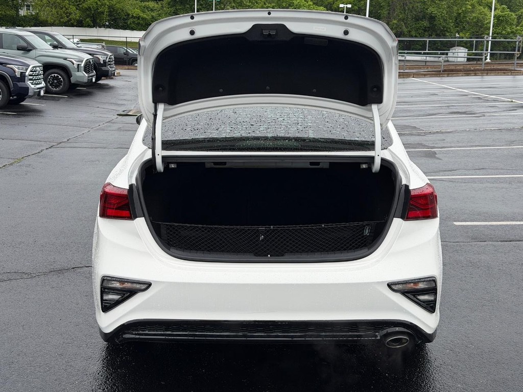 Kia Forte Vehicle Full-screen Gallery Image 04