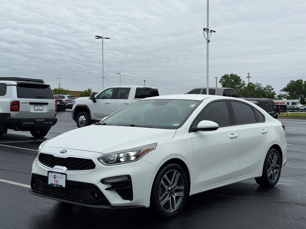 Kia Forte Vehicle Full-screen Gallery Image 08