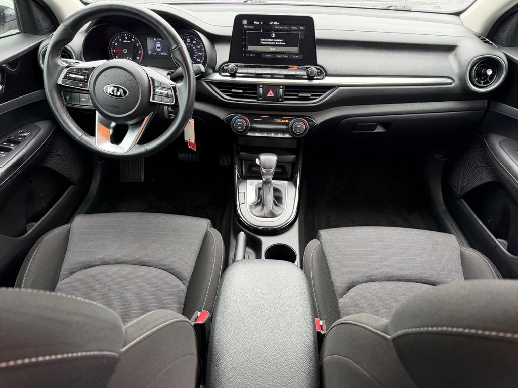 Kia Forte Vehicle Full-screen Gallery Image 11