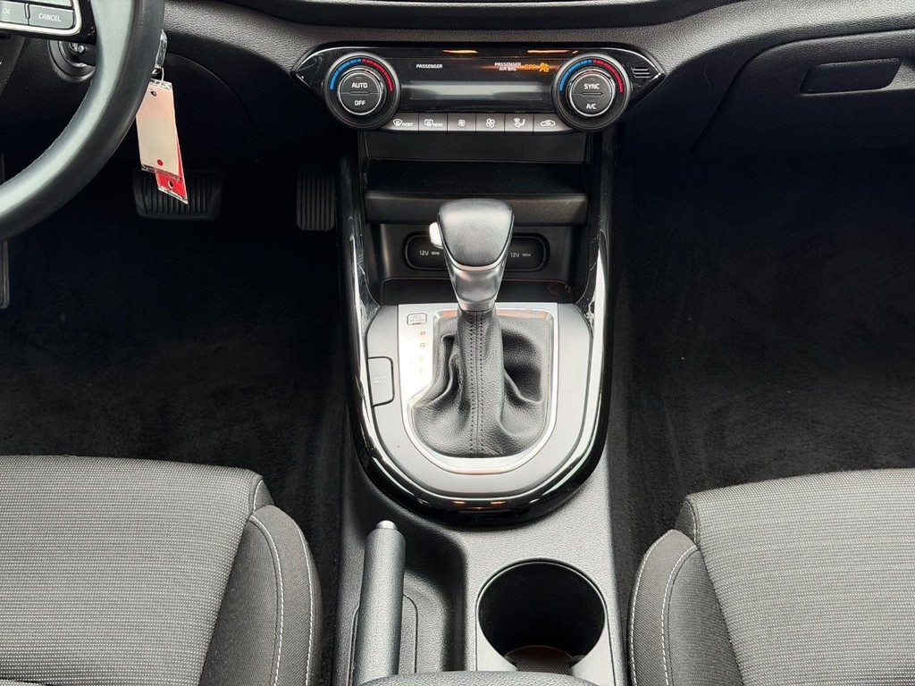 Kia Forte Vehicle Full-screen Gallery Image 14